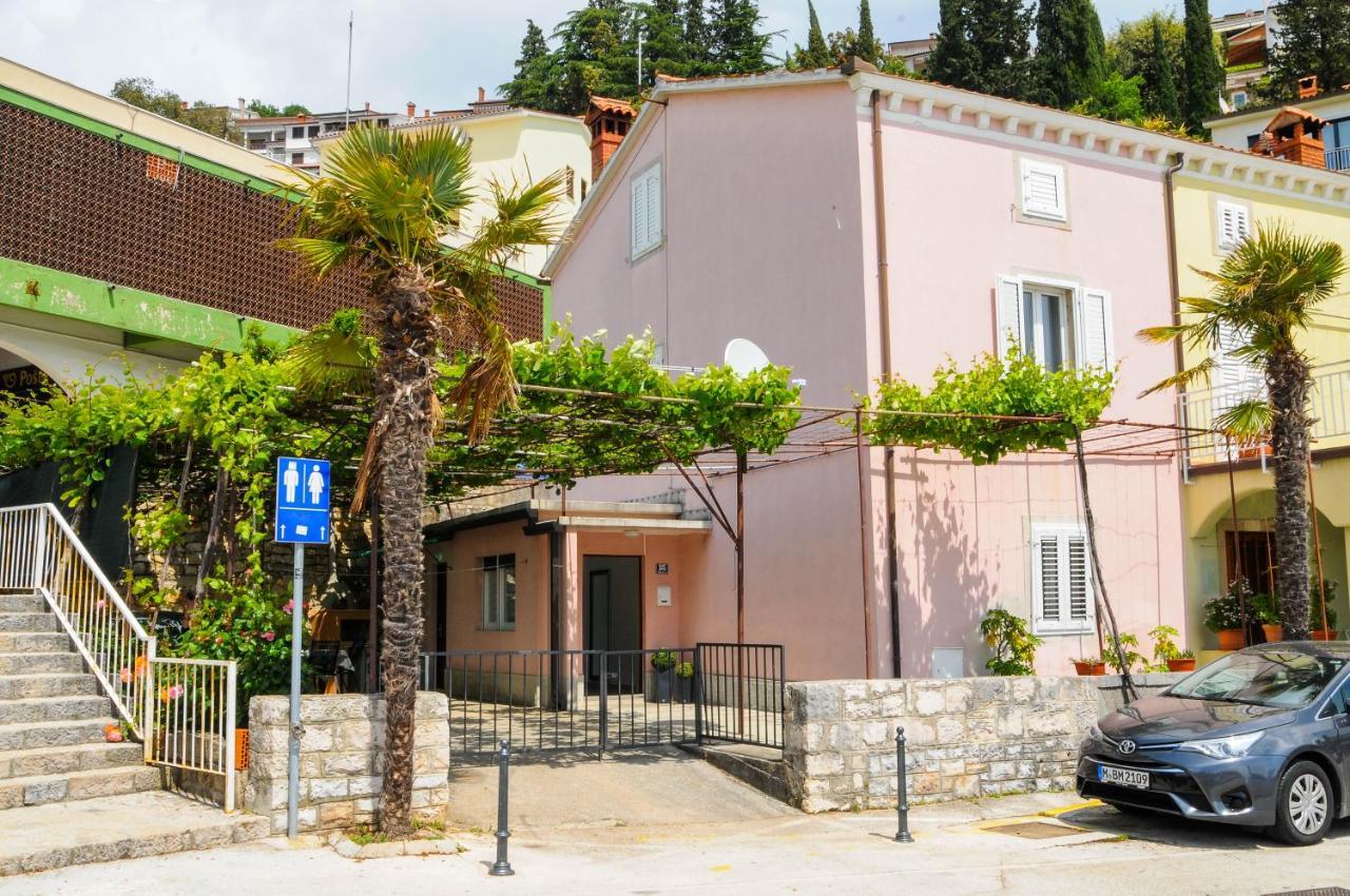 Apartman Gulliver In The Center, 10 Meters From The Sea With Private Parking In Natural Shade Διαμέρισμα Rabac Εξωτερικό φωτογραφία